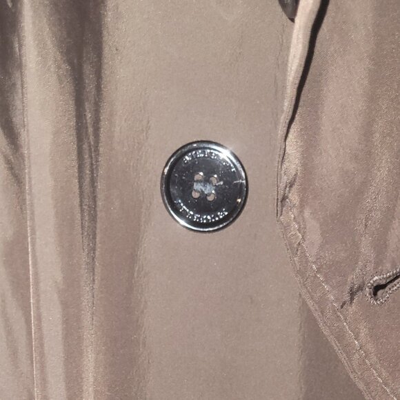Burberry London Double Breasted Trench Coat. Size 12. (Designer Size 46) - Picture 6 of 11